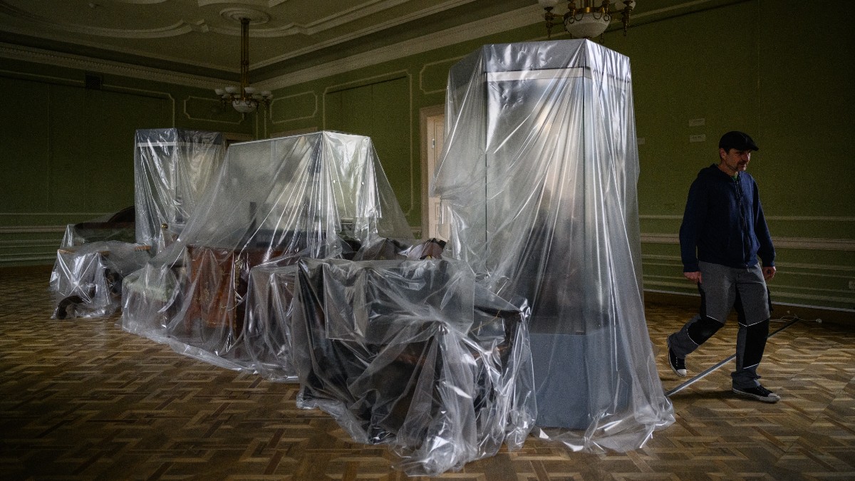 Obras de arte si recoger  en las galerías y pasillos  del Palacio Potocki, sede de la Galería Nacional.