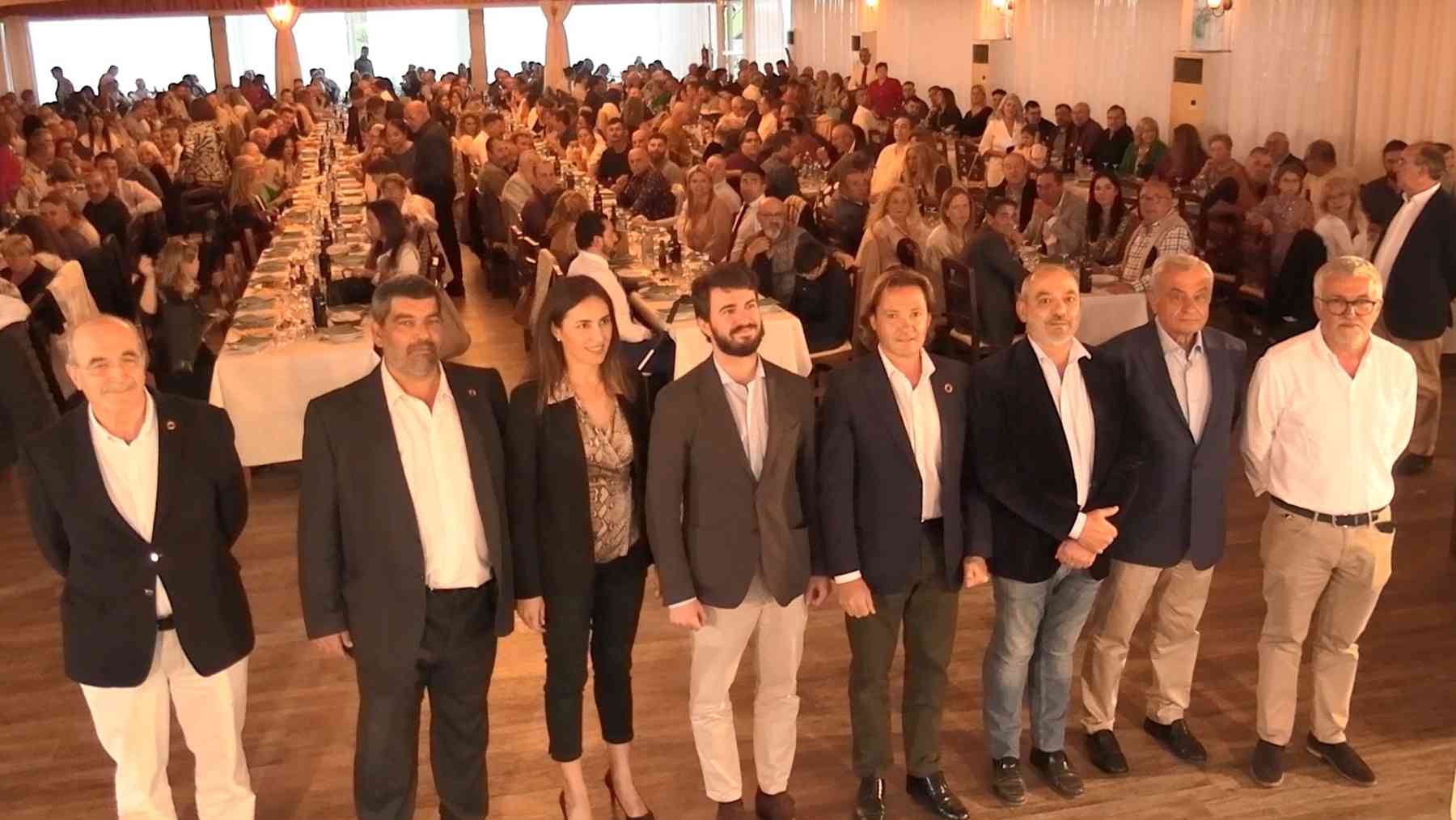 Foto de familia de la dirección balear de Vox con el vicepresidente de la Junta de Castilla y León, Juan García-Gallardo.