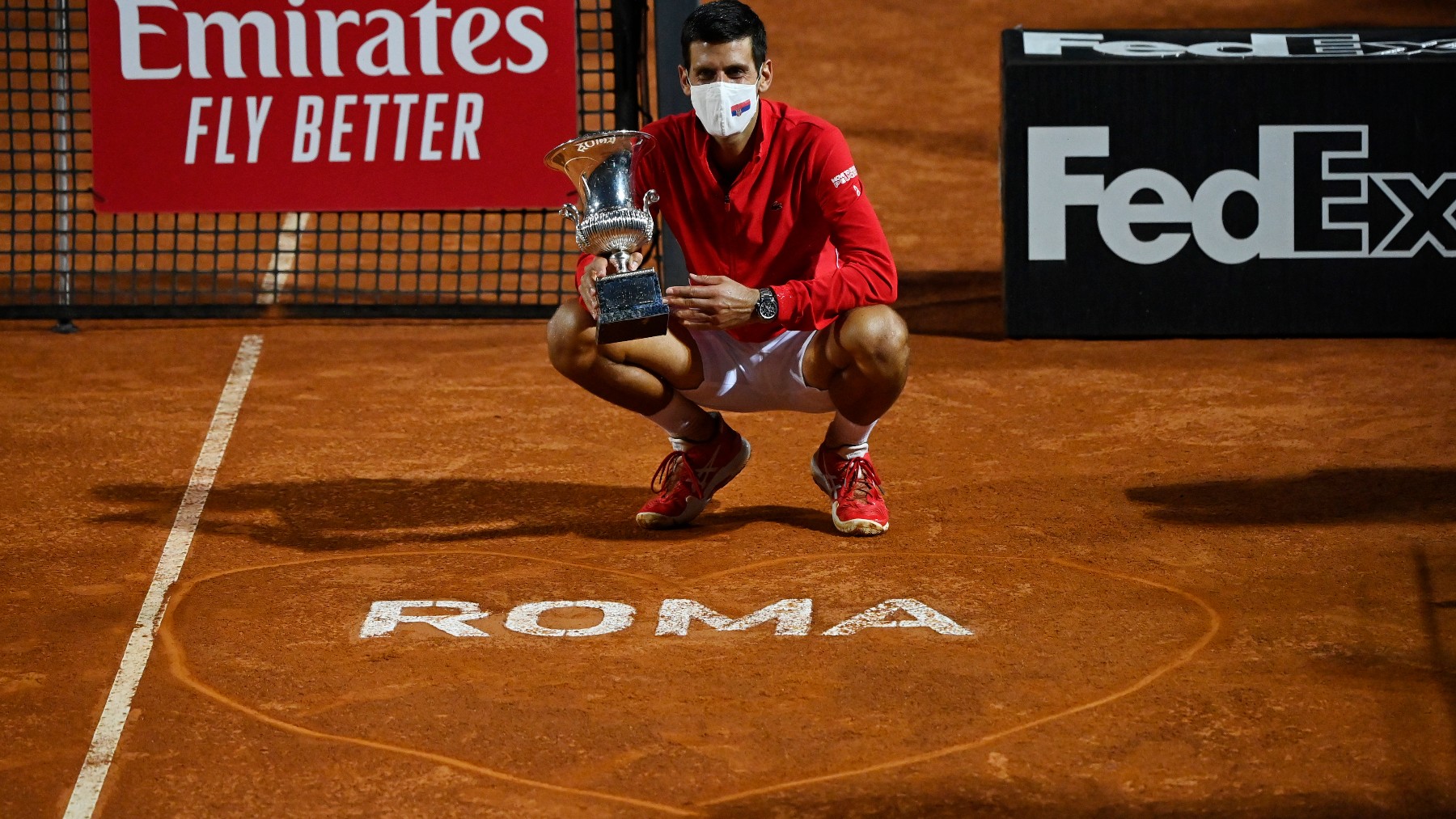 Novak Djokovic celebra su título en el Masters 1.000 de Roma 2020. (Getty)