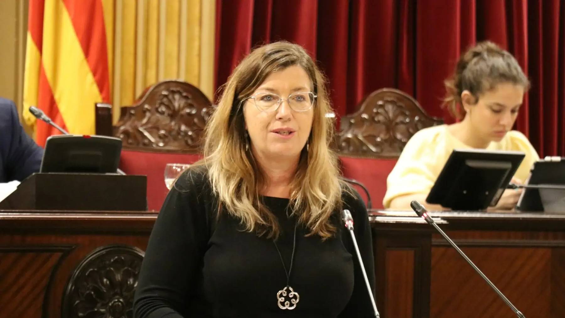 La consellera de Salud en Baleares, Patricia Gómez, en el Parlament,.