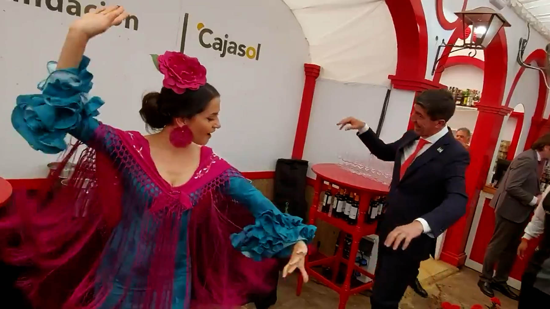 El último baile de Cs en Andalucía: Marín y Arrimadas disfrutan de la Feria ajenos a las encuestas.
