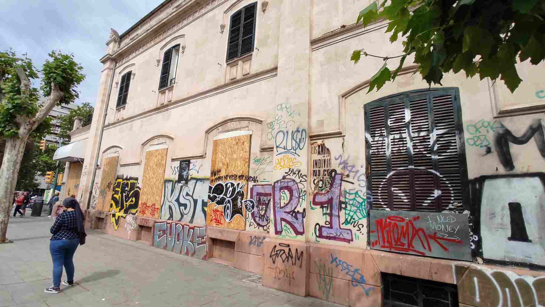 Imagen del edificio del desaparecido Hostal Terminus en Palma propiedad del Govern balear.