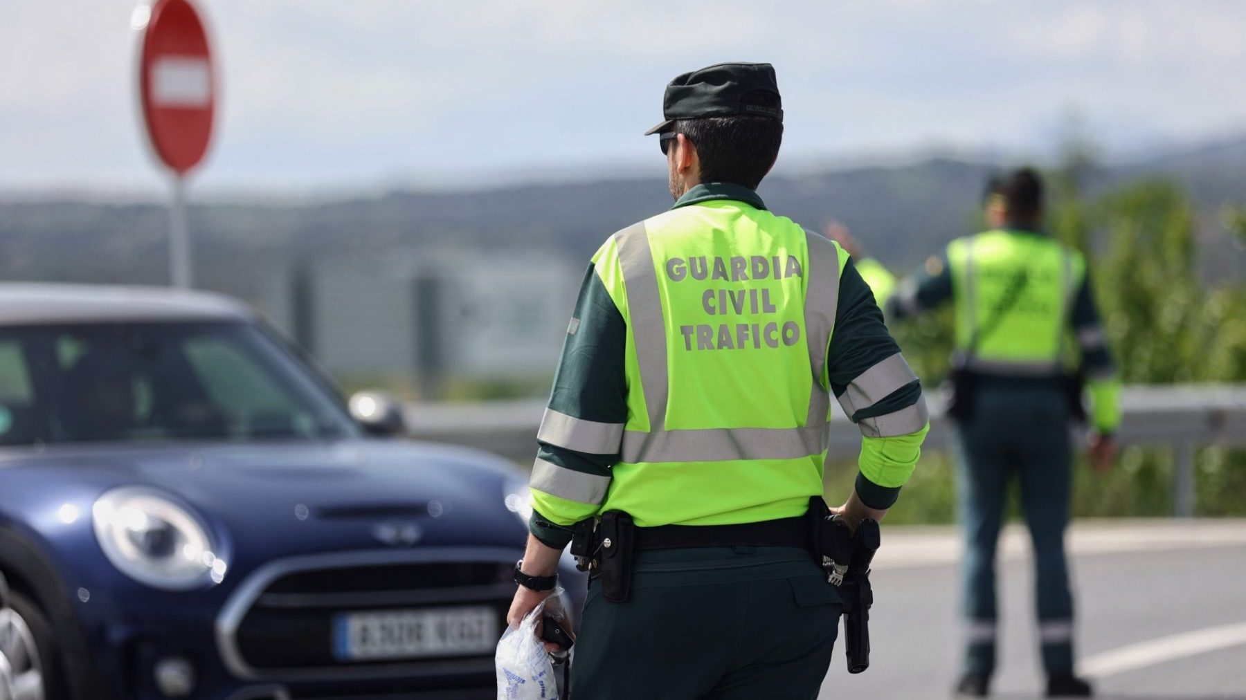 Agentes de la Guardia Civil en un control de tráfico (EDUARDO PARRA / EUROPA PRESS).
