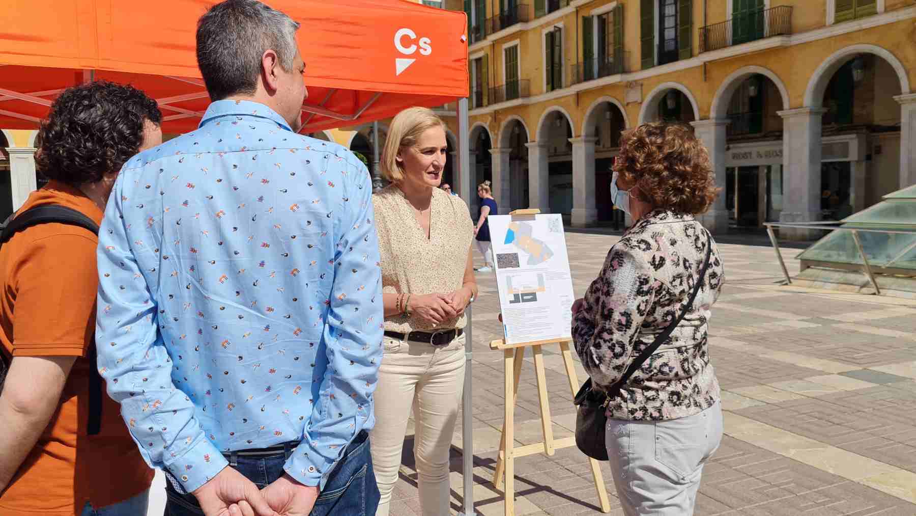 La concejal y portavoz de Ciudadanos en el Ayuntamiento de Palma, Eva Pomar, en la presentación del proyecto.