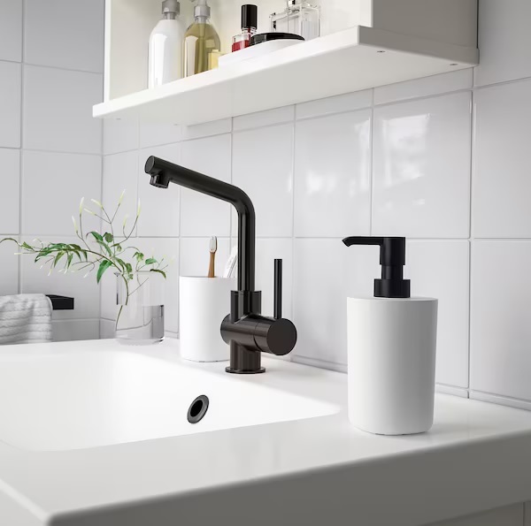 Da un drástico cambio al baño de tu casa con el producto de 2 euros de Ikea