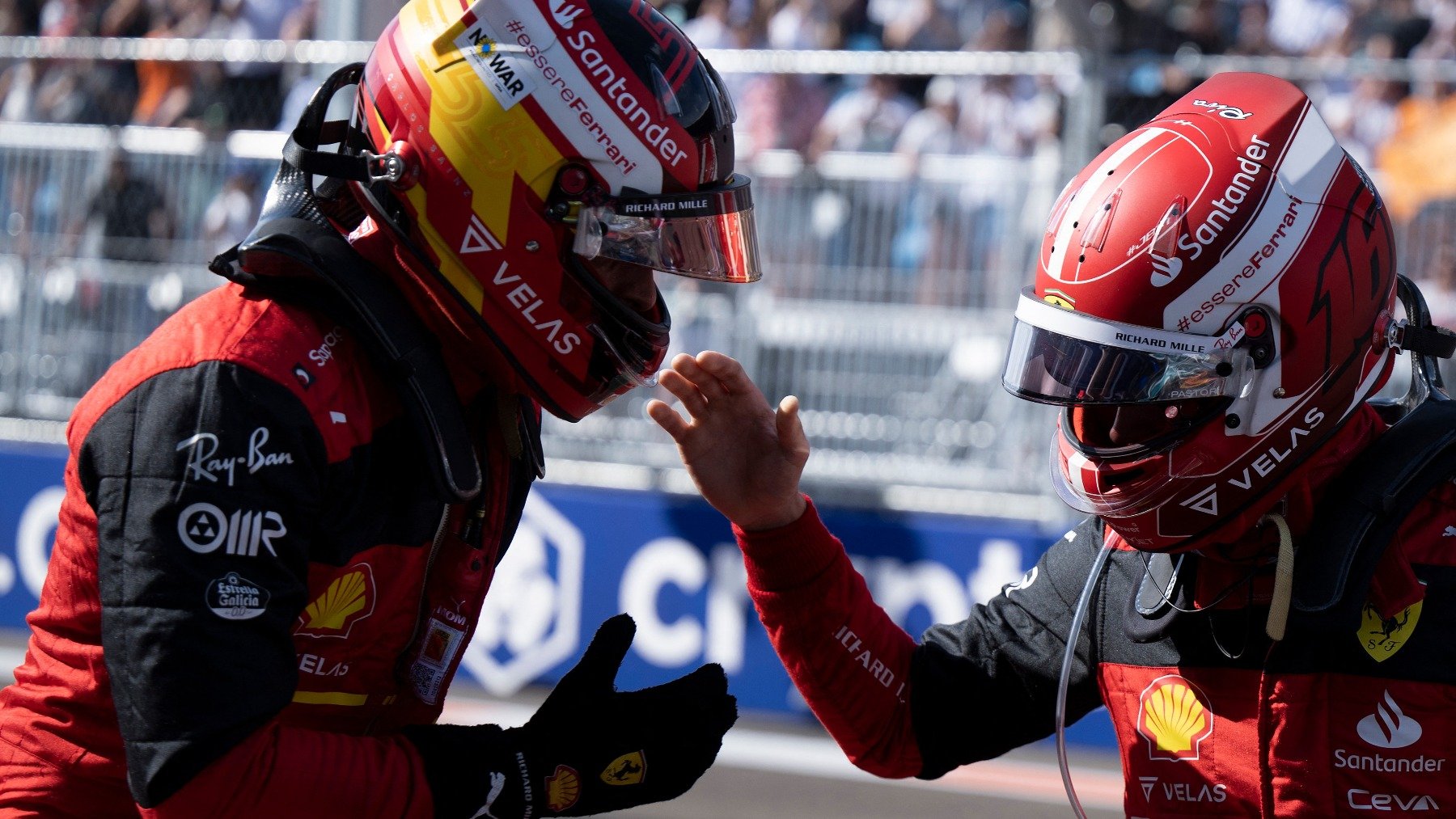 Sainz felicita a Leclerc en Miami. (AFP)