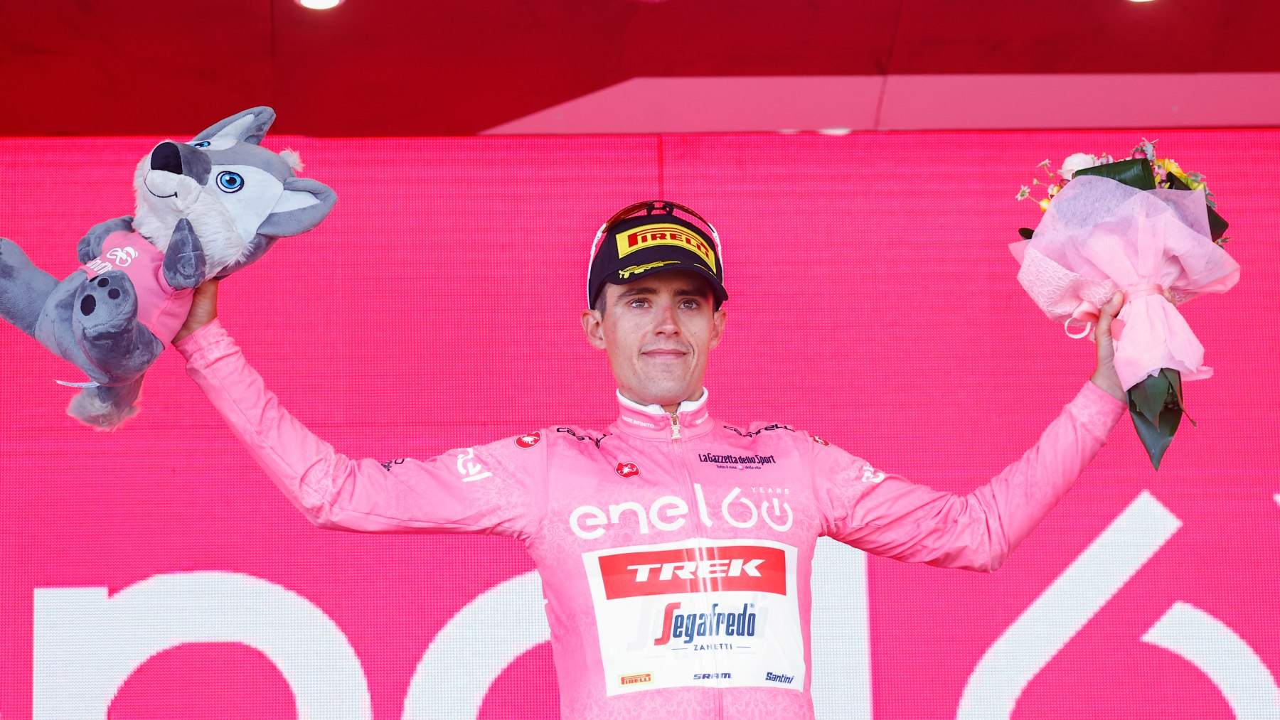 Juanpe López, con la maglia rosa de líder del Giro. (AFP)