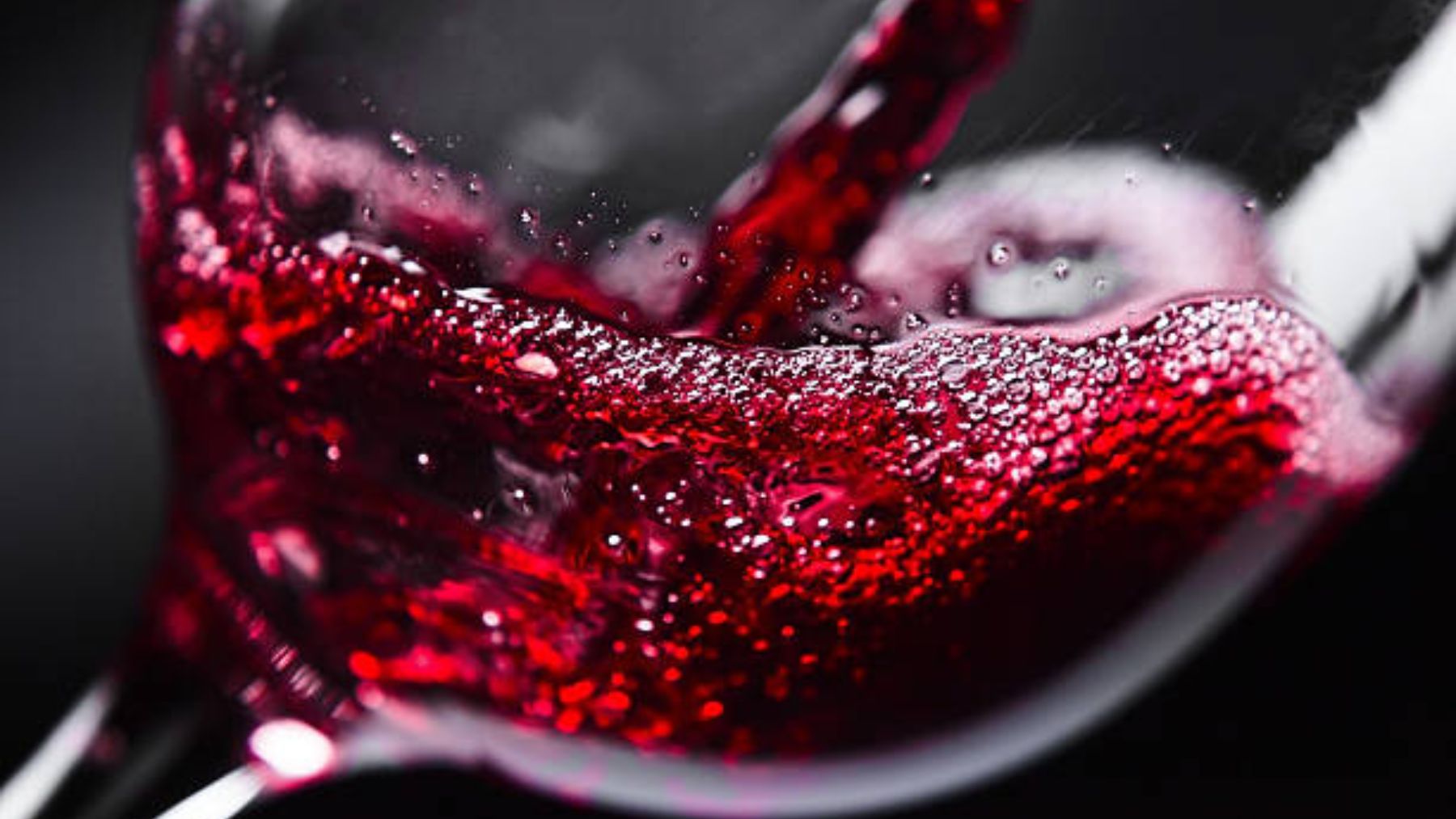 Descubre el motivo por el que el vino se bebe en copa
