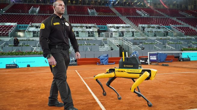 Así es “Yellow”, el perro robot de Prosegur que vigila el Mutua Madrid Open de tenis