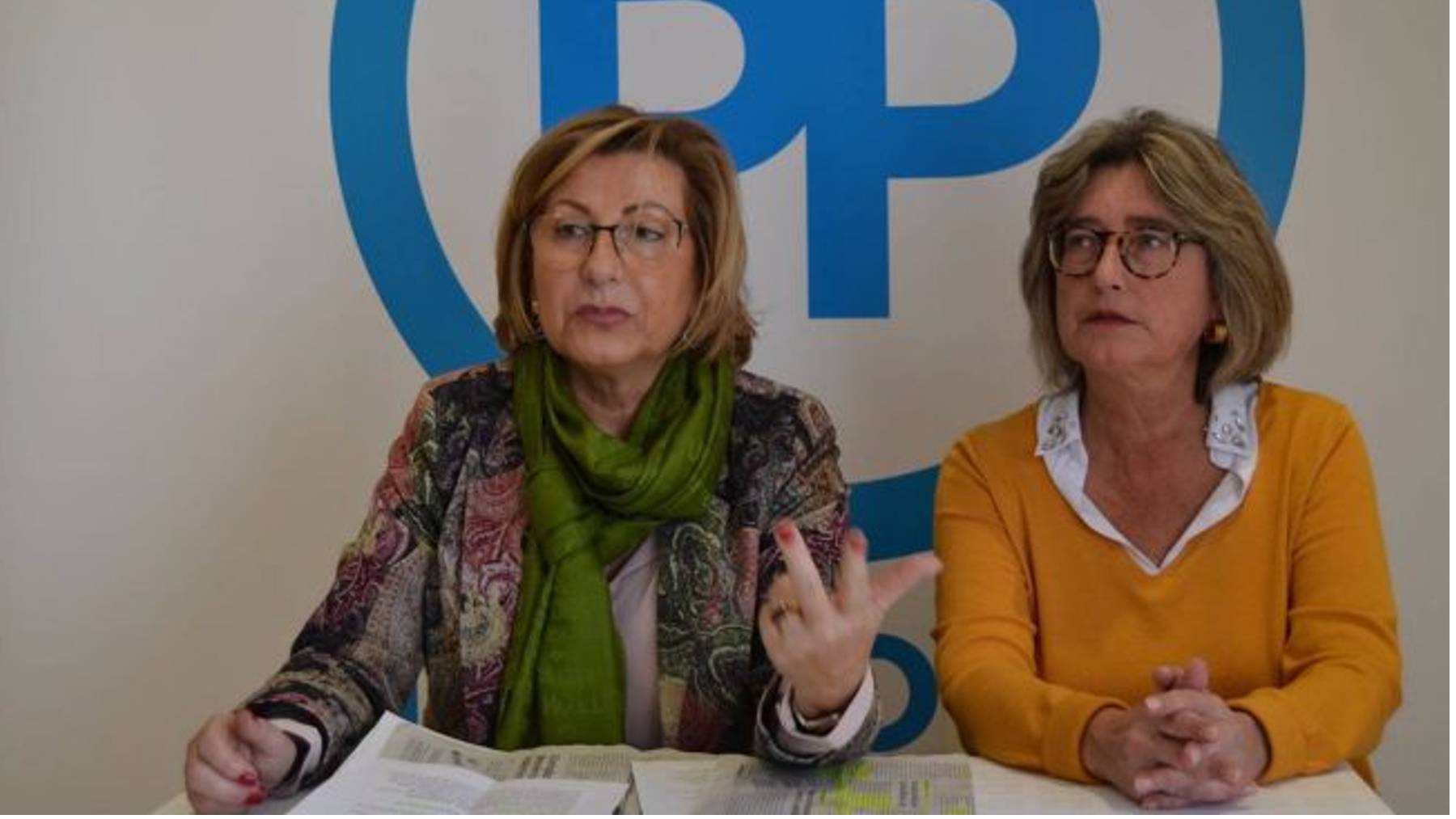 Las representantes del PP de Menorca Misericordia Sugrañes y Asunción Pons.
