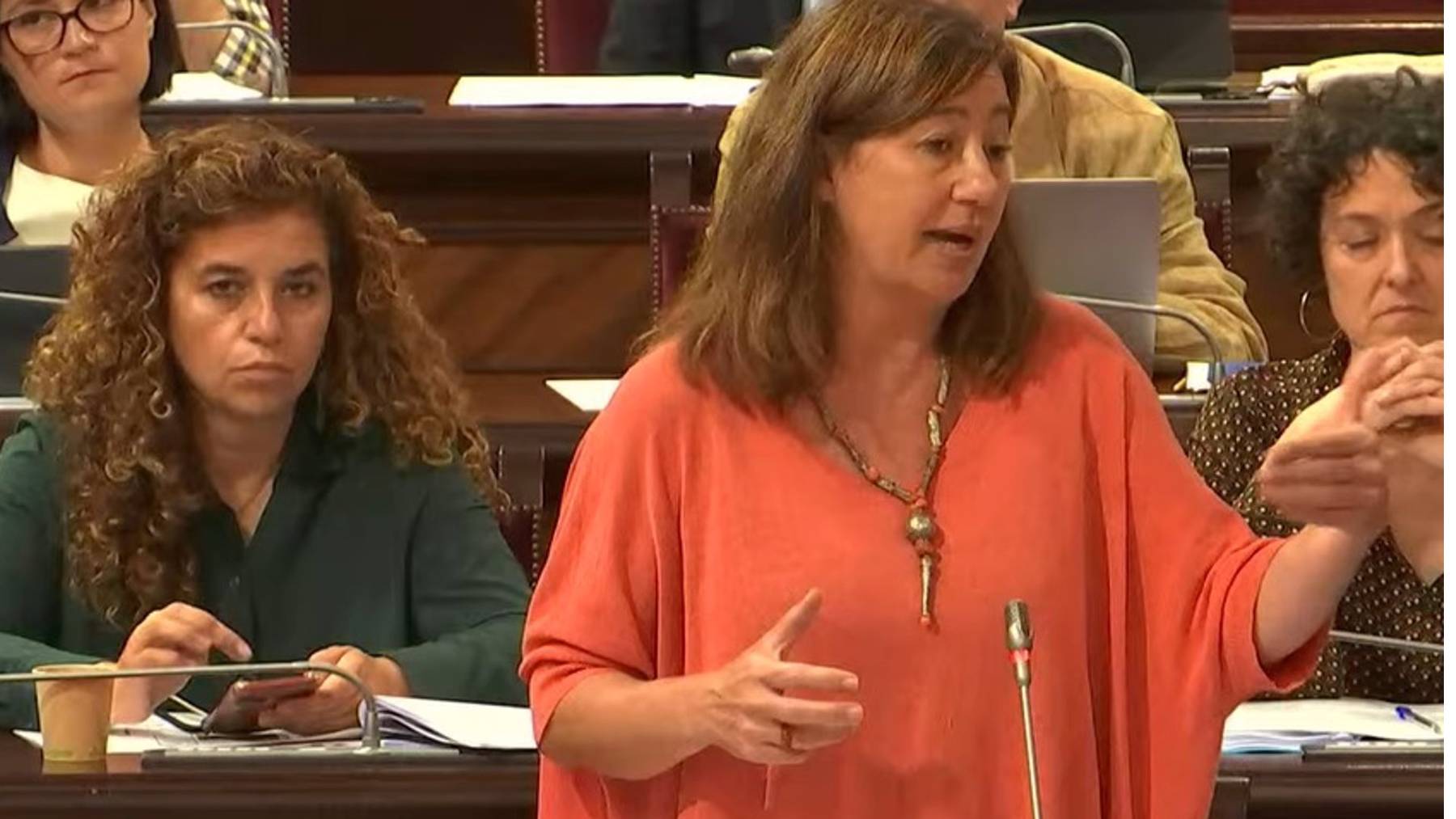 Francina Armengol durante el debate sobre la lengua en el pleno del Parlament. Foto: Europa Press