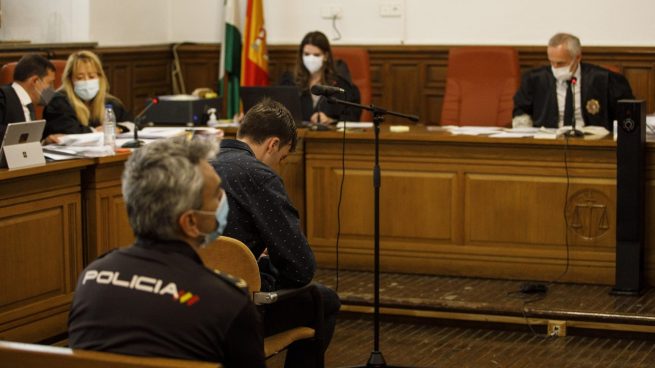 El acusado de degollar a su ex en Granada dice que ella le atacó: «Como legionario mi defensa era luchar»