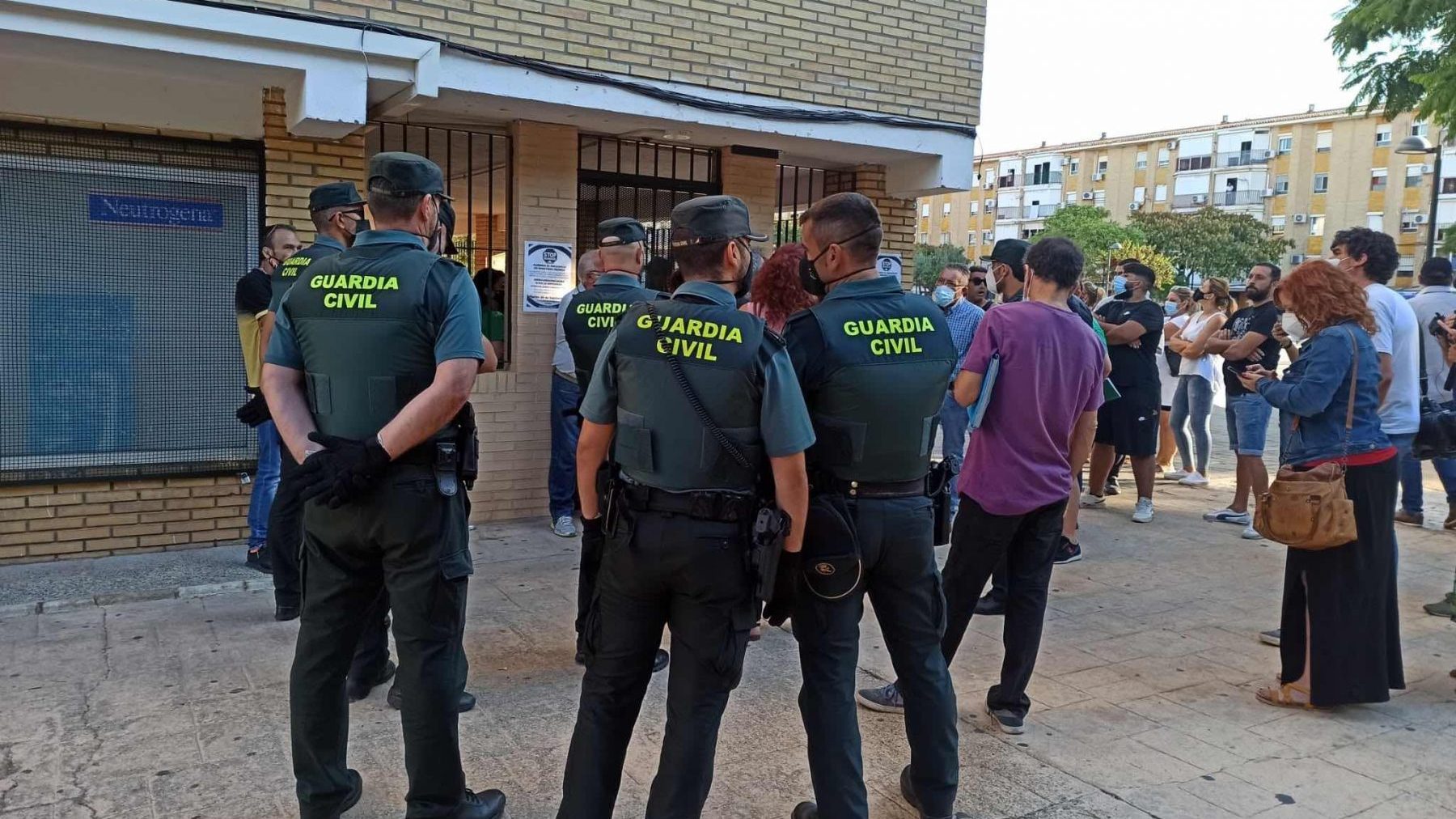 Sevilla.- Movilización vecinal en Mairena contra el desahucio de una familia ocupa «sin recursos» de un piso de un banco
