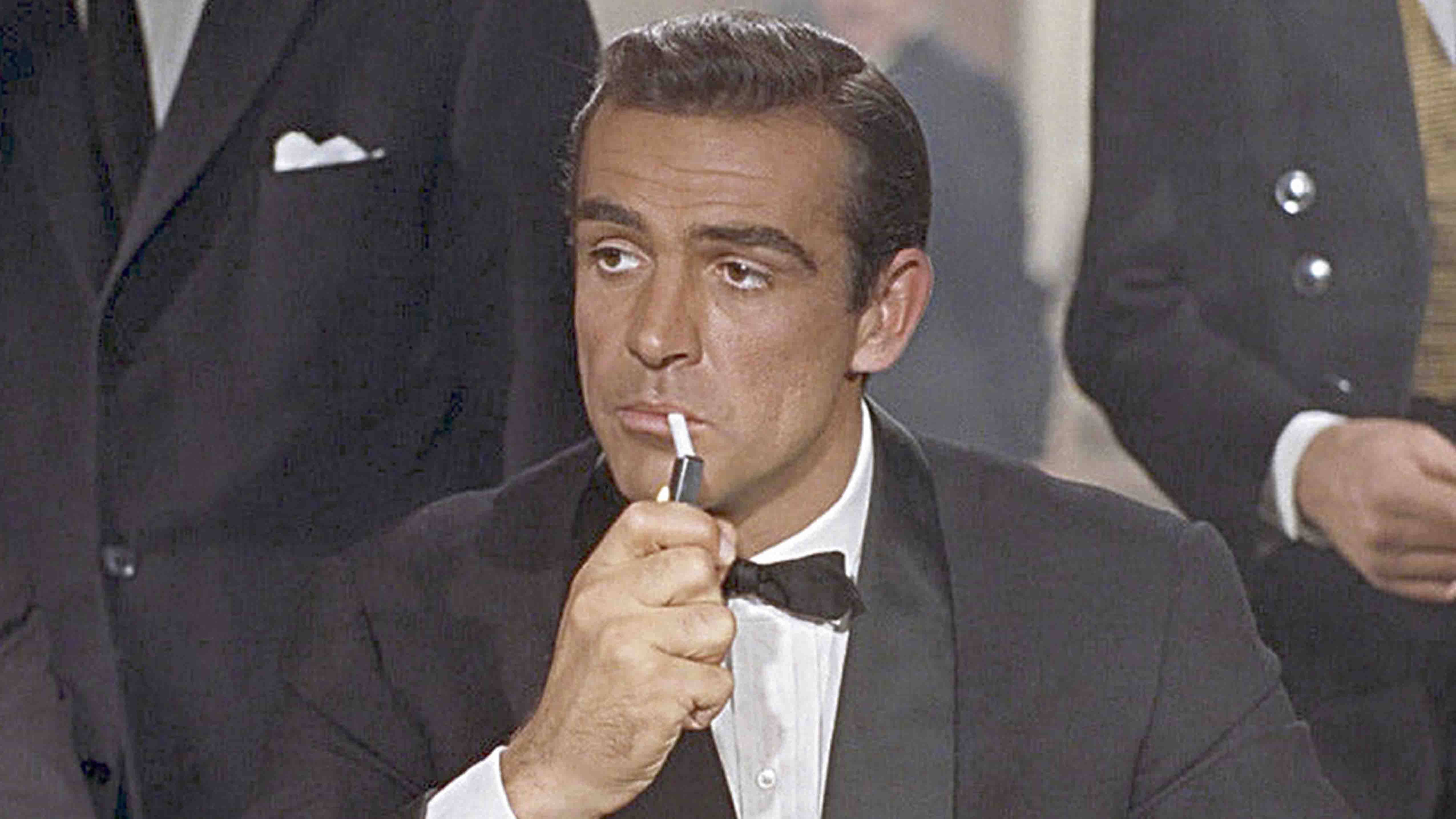 Qué quería decir Ian Fleming, creador de James Bond, cuando dijo: Sólo se vive dos veces: una al nacer y otra al mirar a la muerte a la cara