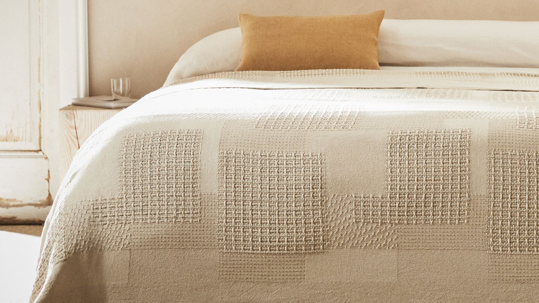 Las 10 colchas de verano de Zara Home que no puedes dejar pasar