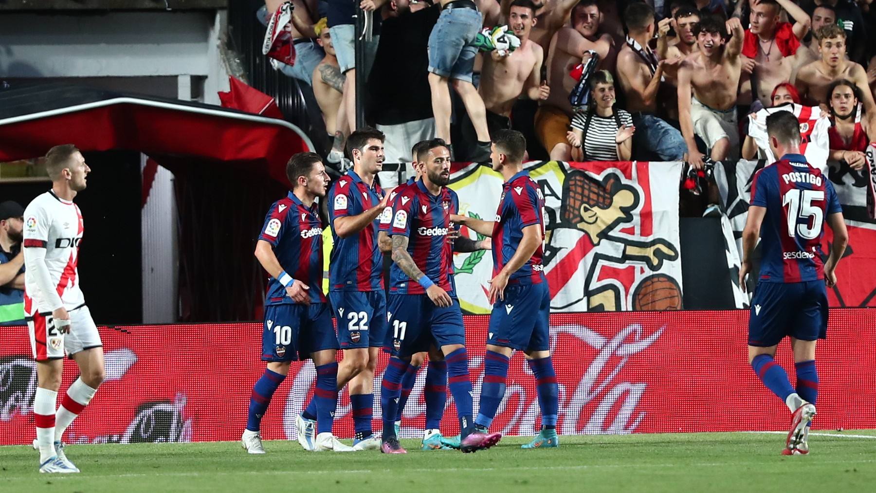 Los jugadores del Levante celebran un gol. (EFE)