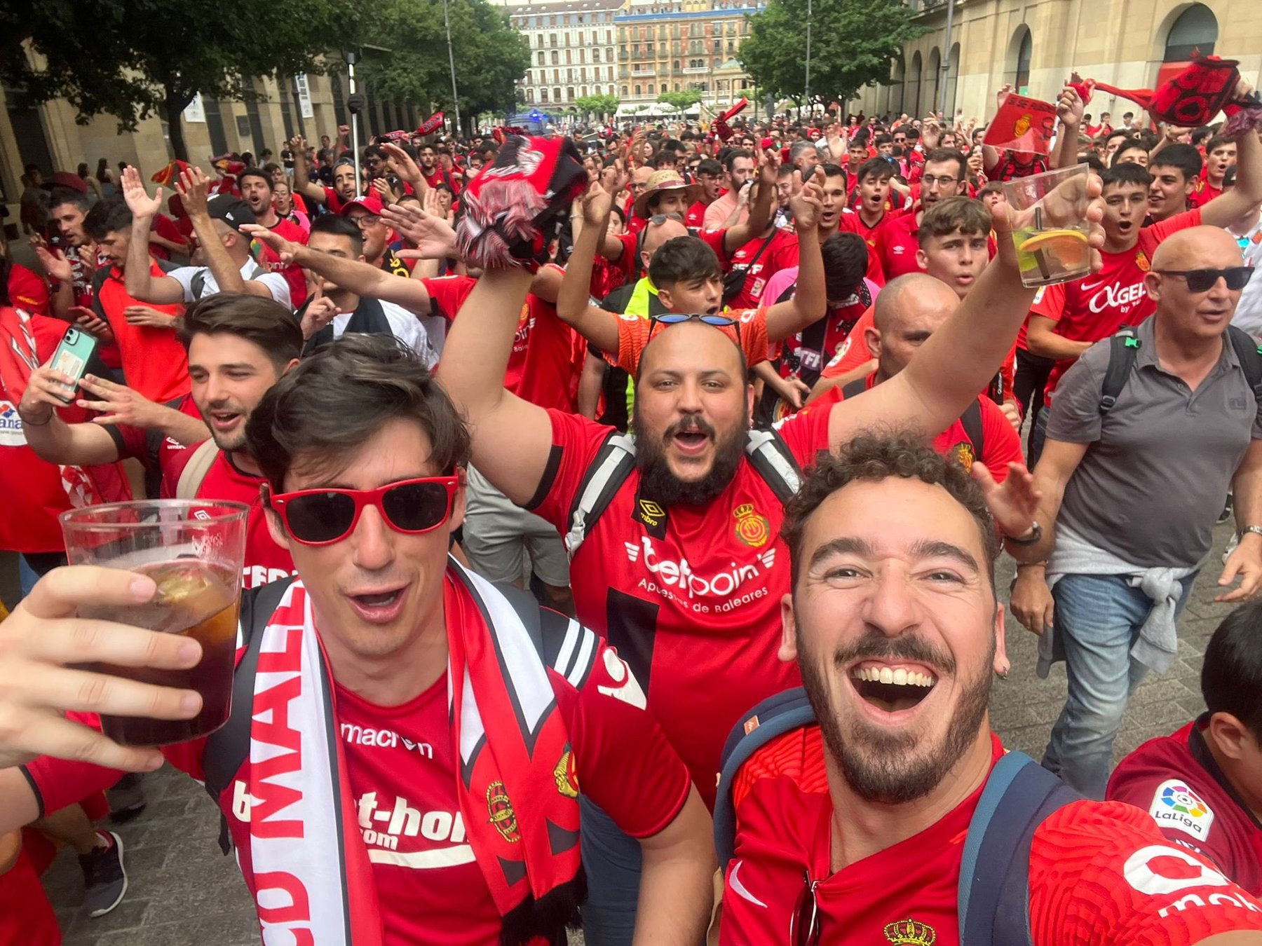 Los aficionados, llegando a El Sadar