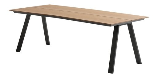La mesa de jardín del Ikea danés que está volando de las tiendas