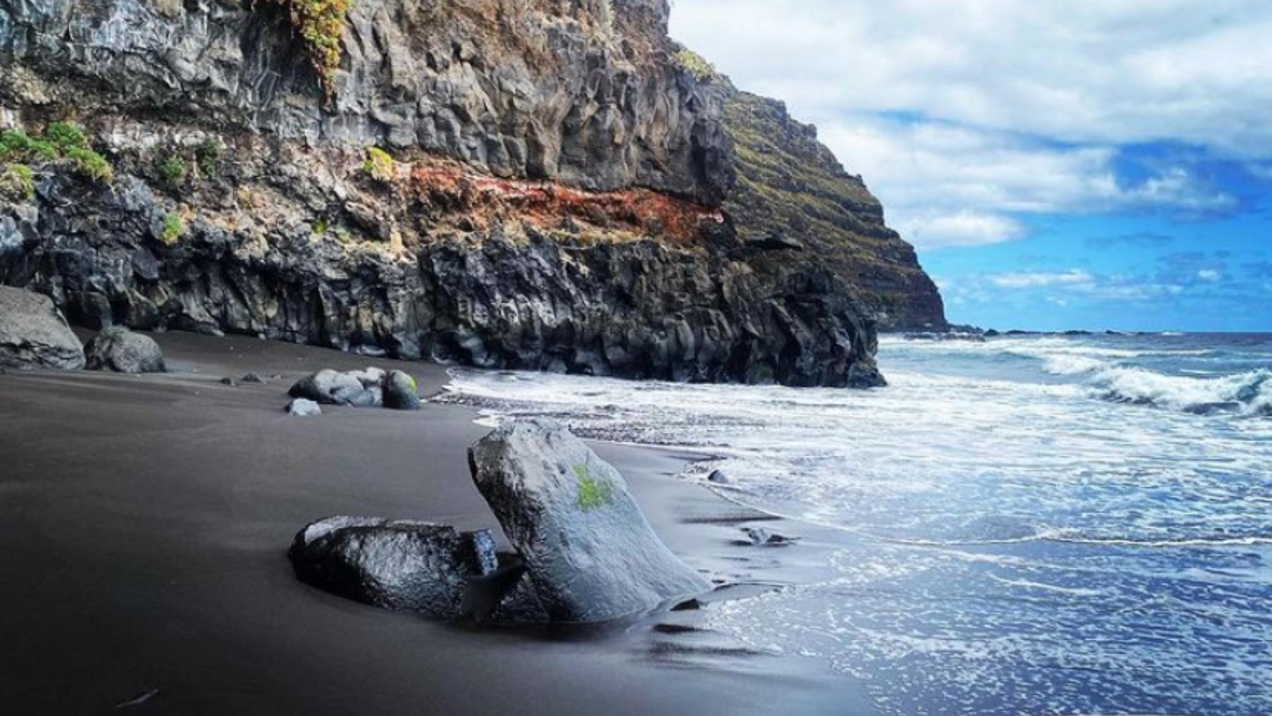 Las 5 playas de arena negra de las islas Canarias