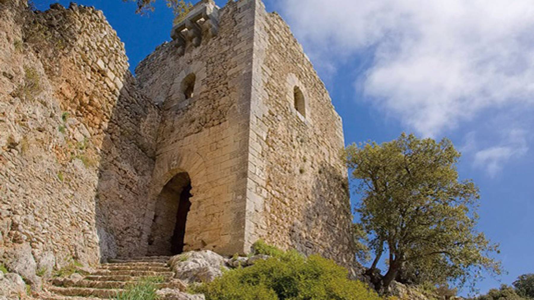 Puerta de entrada al Castillo de Alaró.