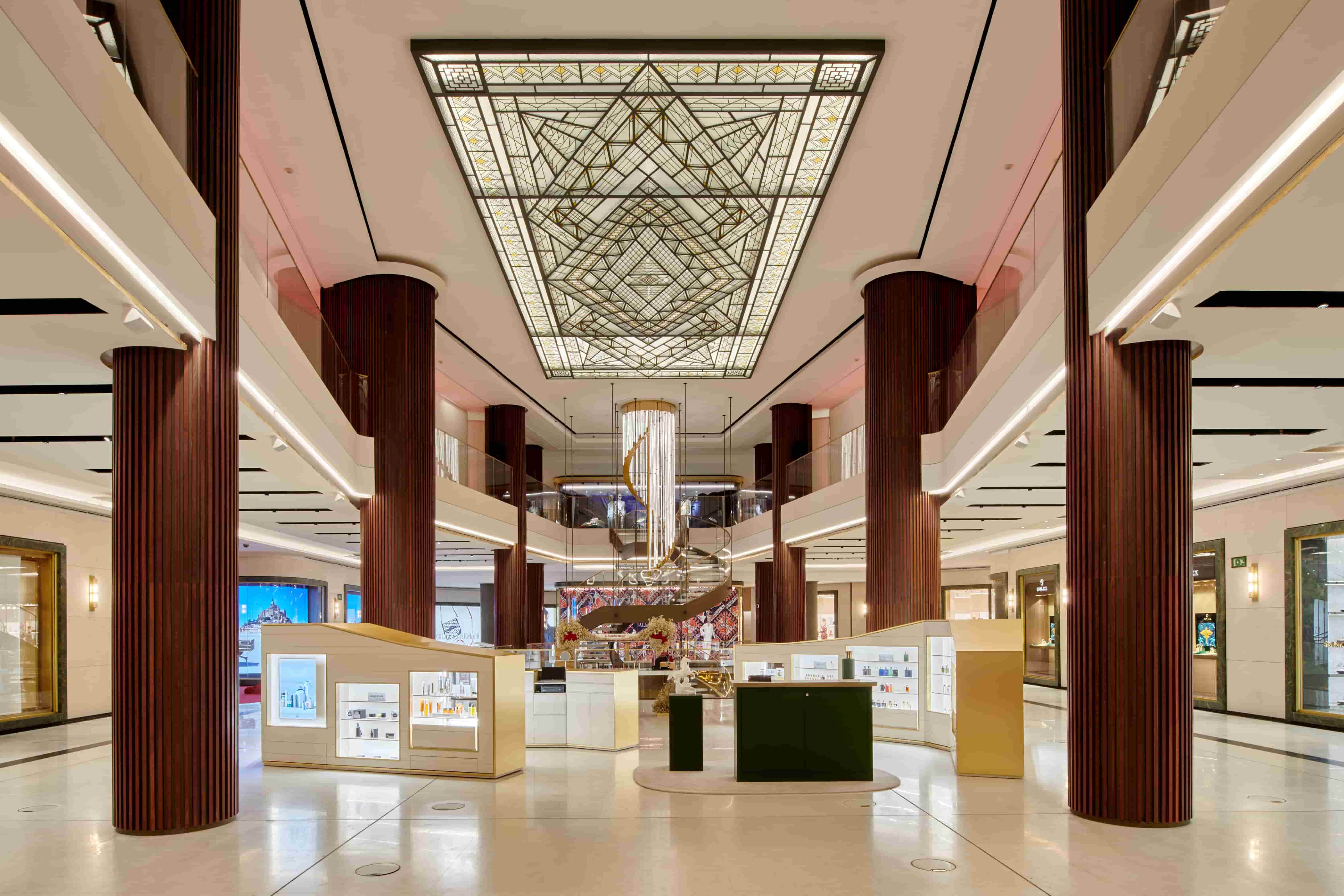 Galería Canalejas abre sus puertas y se consolida como icono del lujo con boutiques de Rolex, Zegna o Valentino