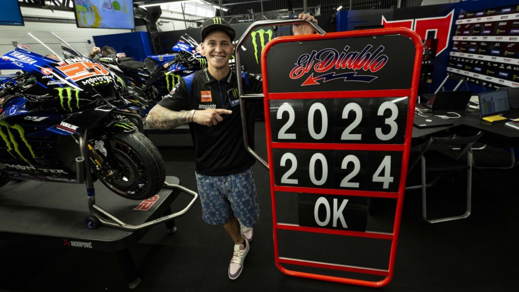Fabio Quartararo posa tras renovar con Yamaha. (Foto: Yamaha MotoGP)