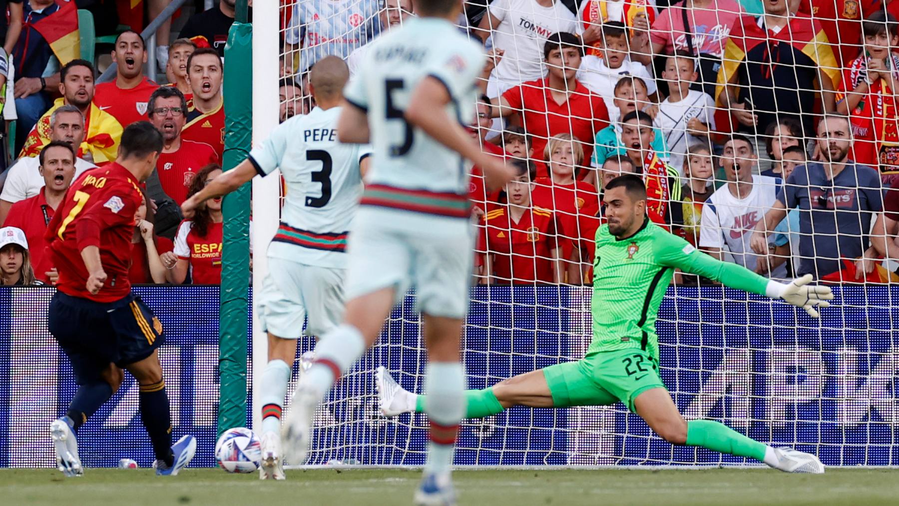 Morata abre el marcador ante Portugal. (EFE)