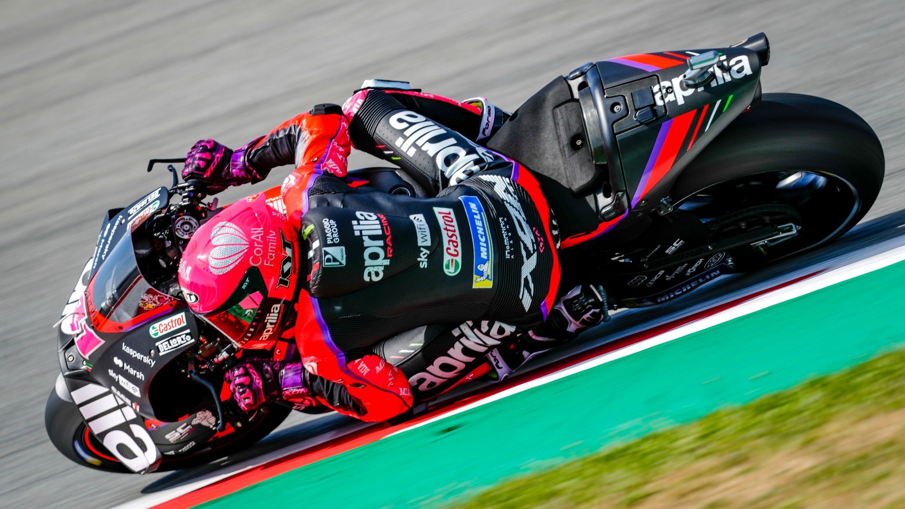 Aleix Espargaró, durante el GP de Cataluña de MotoGP. (AFP)