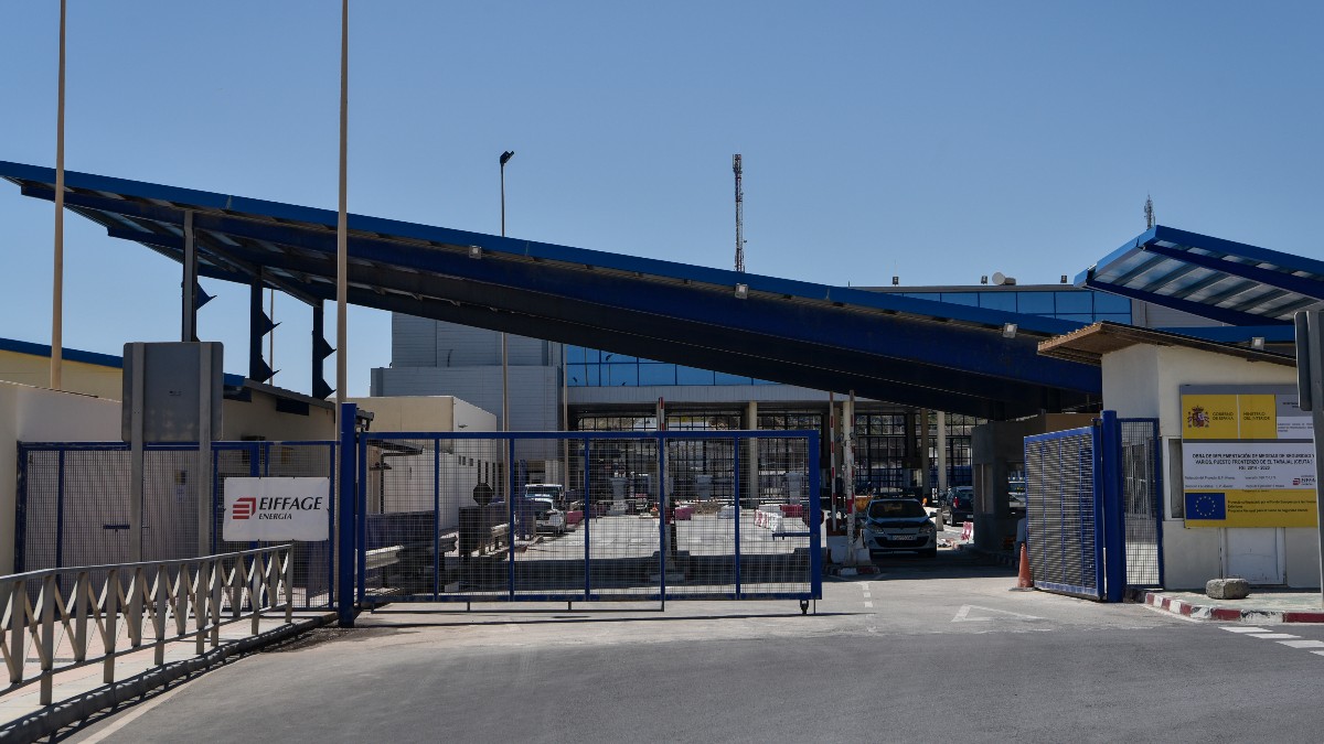 Las fronteras de Ceuta y Melilla abren hoy en una primera fase restringida para tratar de evitar incidentes.