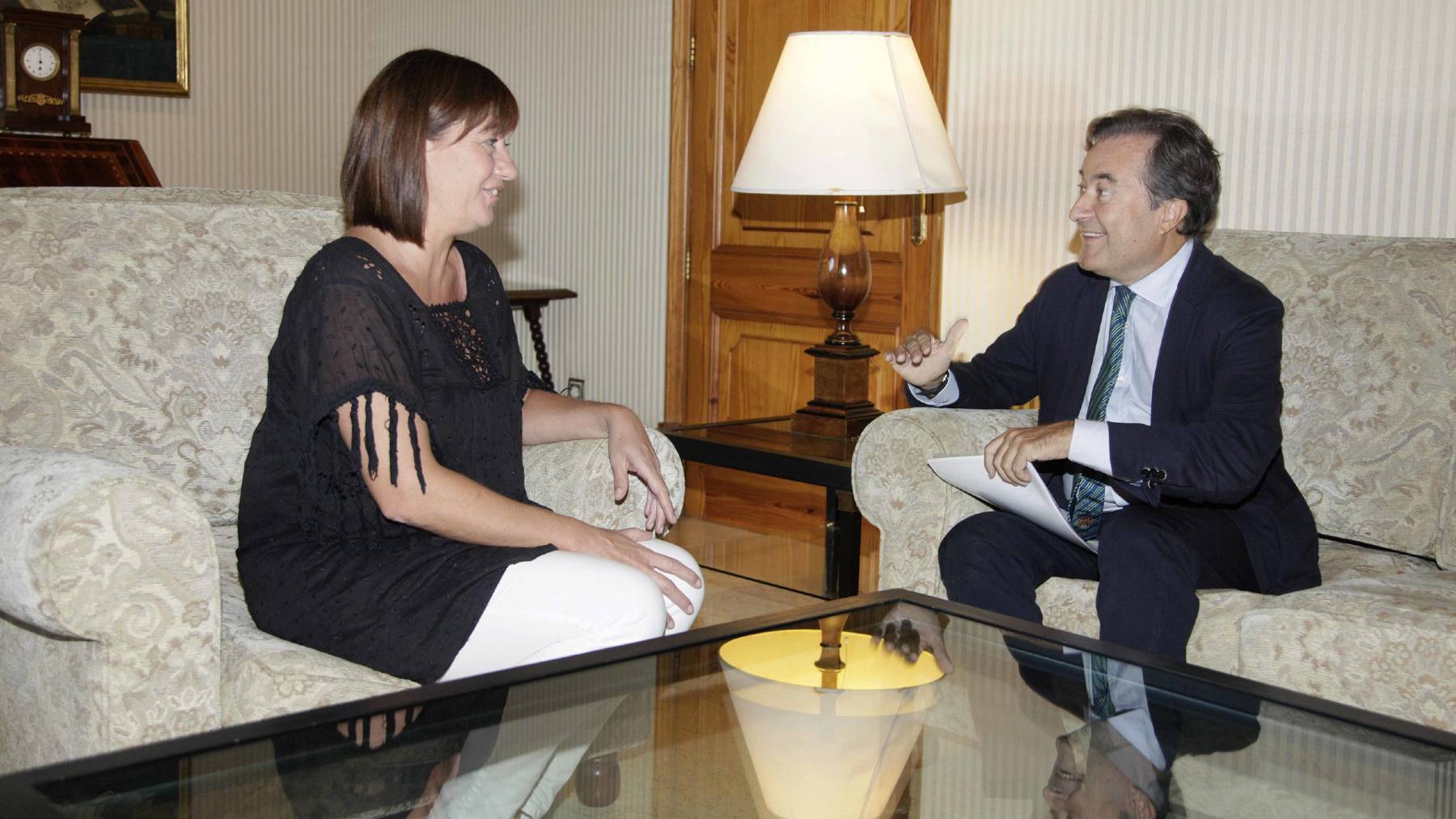 La presidenta de Baleares, Francina Armengol, y el ex presidente de Autoridad Portuaria, Gual de Torrella.