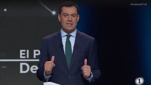 Juanma Moreno, presidente andaluz y candidato del PP, en el debate de TVE.