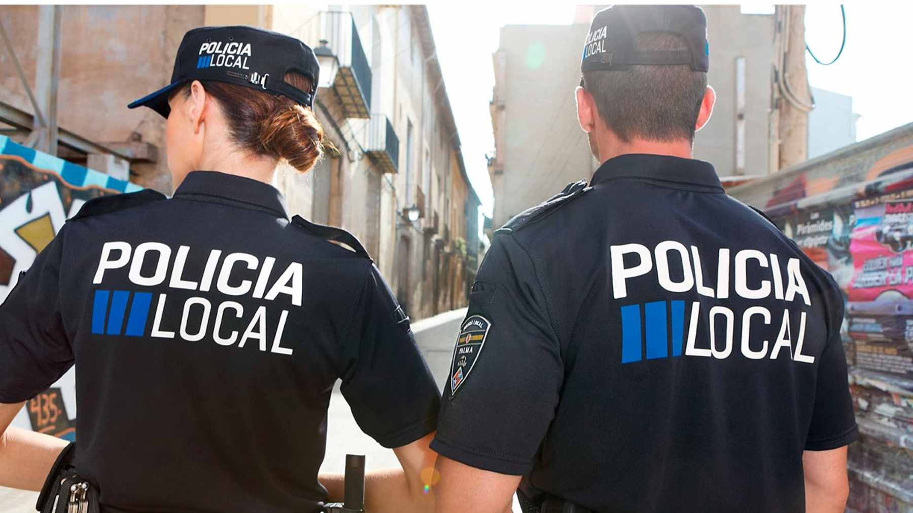 Dos agentes de la Policía Local de Palma.