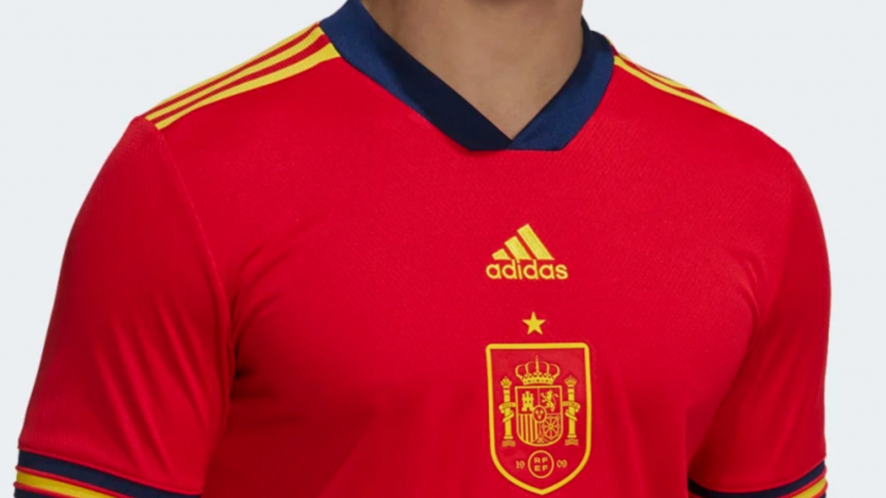 España apoyará al equipo femenino con esta camiseta.