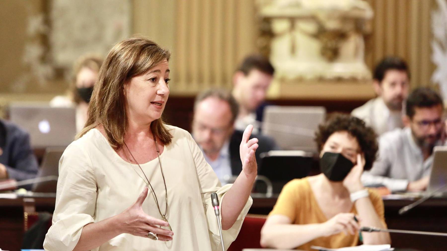 Francina Armengol en una sesión del Parlament. (Foto: EP)