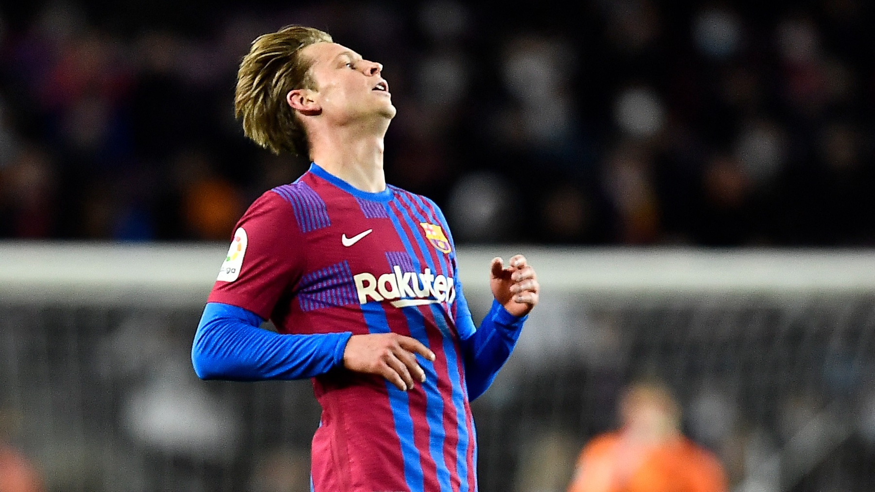 Frenkie de Jong, durante un partido con el Barcelona. (AFP)