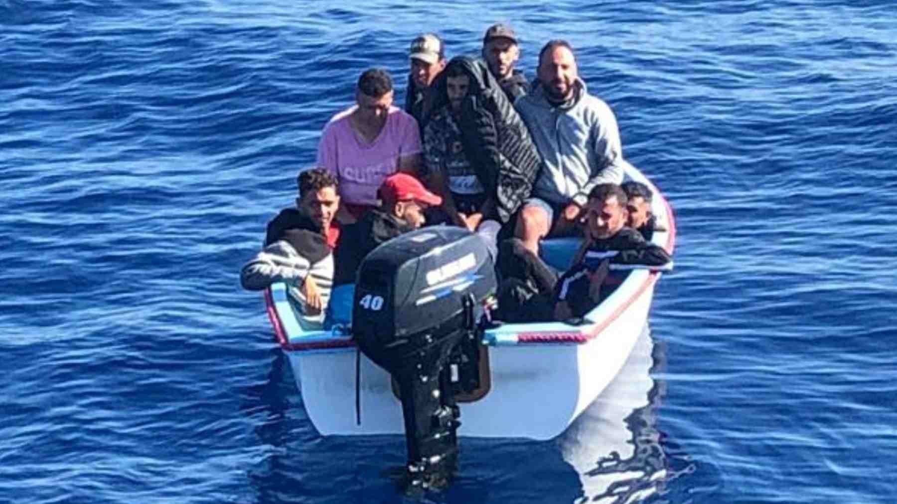 Patera con inmigrantes ilegales llegando a España (Foto: Europa Press).