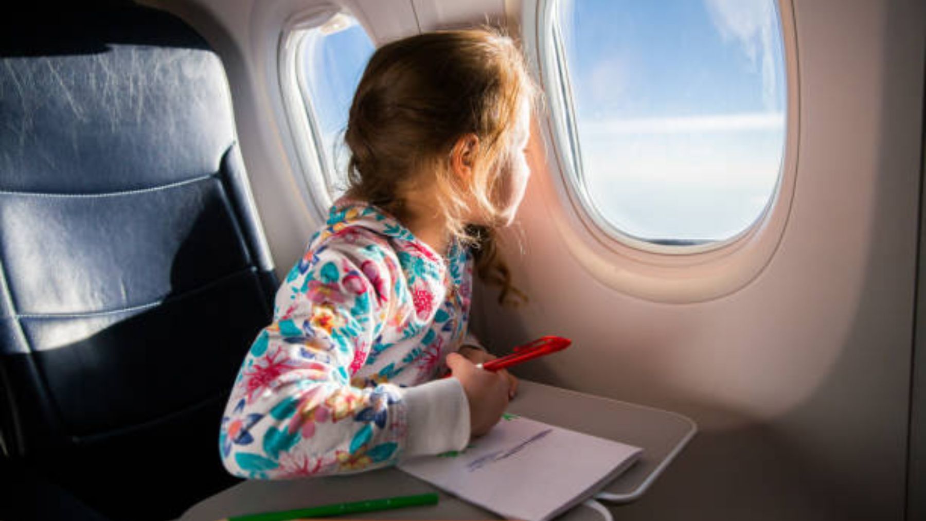 Consejos para que podamos viajar con avión en niños tranquilamente