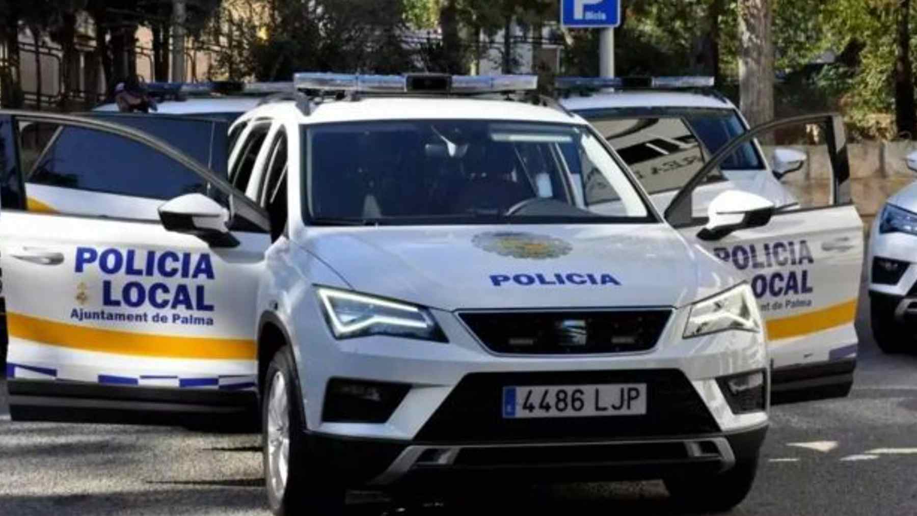 Vehículos de la Policía Local de Palma en el lugar del trágico accidente.
