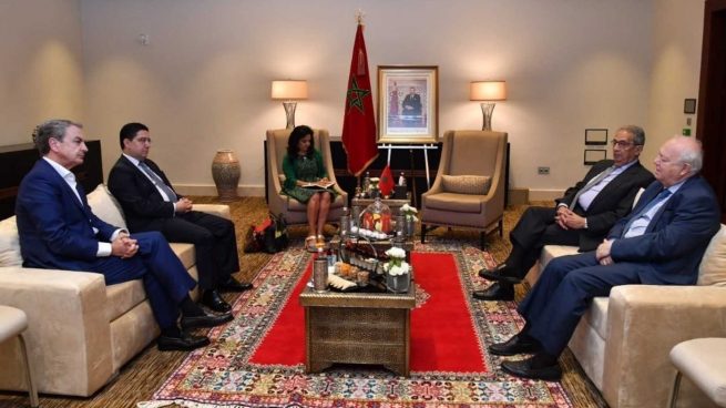 Zapatero y Moratinos se reúnen con el ministro de Exteriores de Marruecos en plena crisis con Argelia
