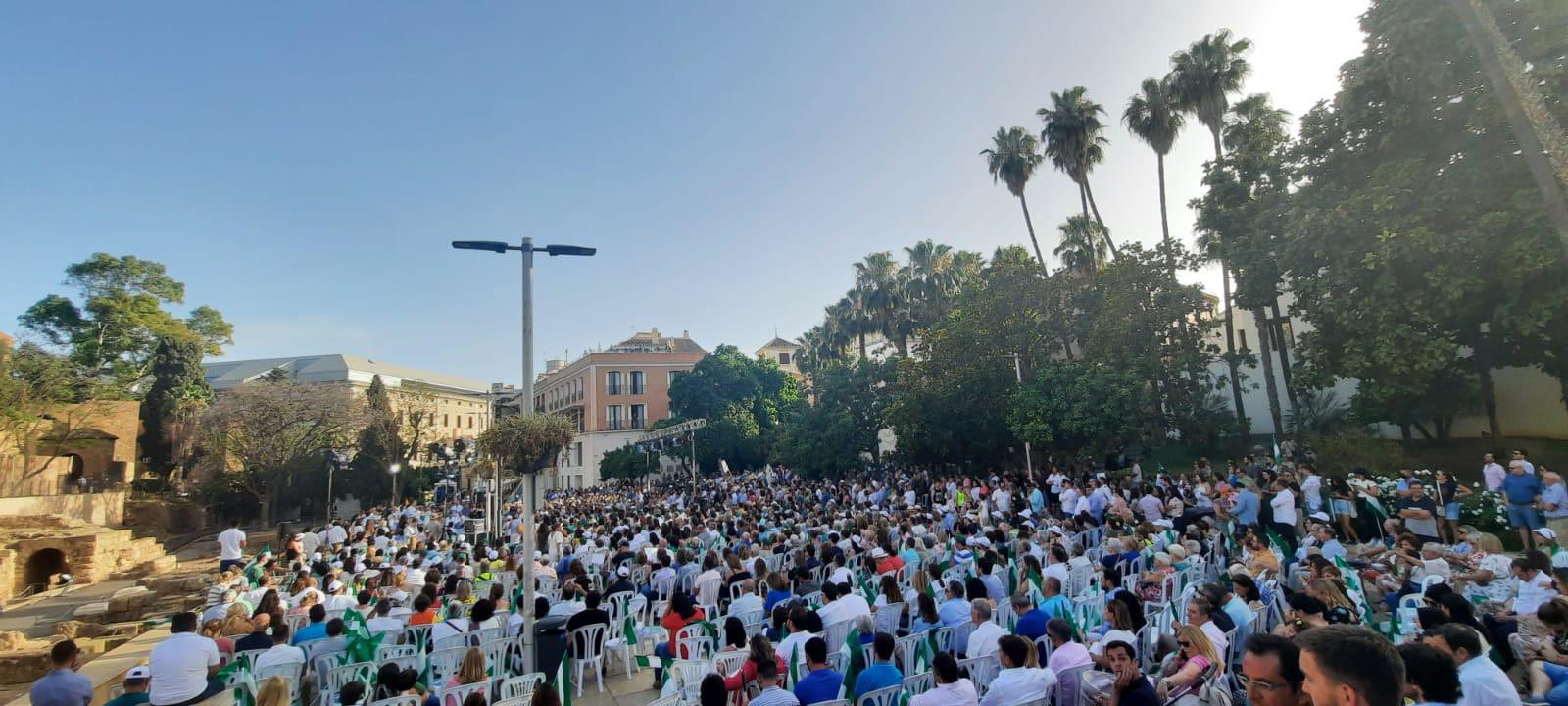 La Alcazabilla de Málaga completamente llena para escuchar a Feijóo y Málaga.