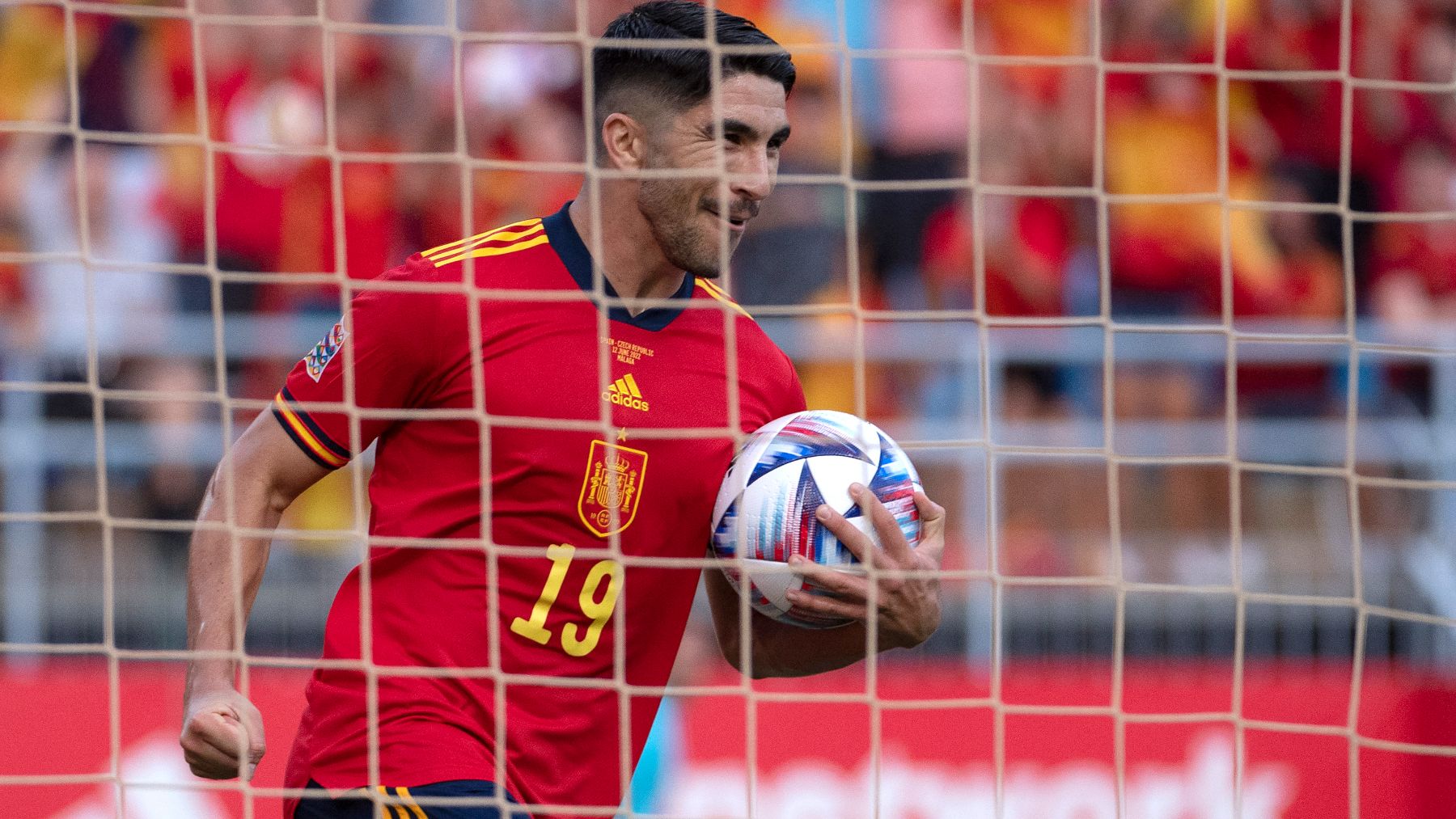 Soler adelantó a España en La Rosaleda. (AFP)