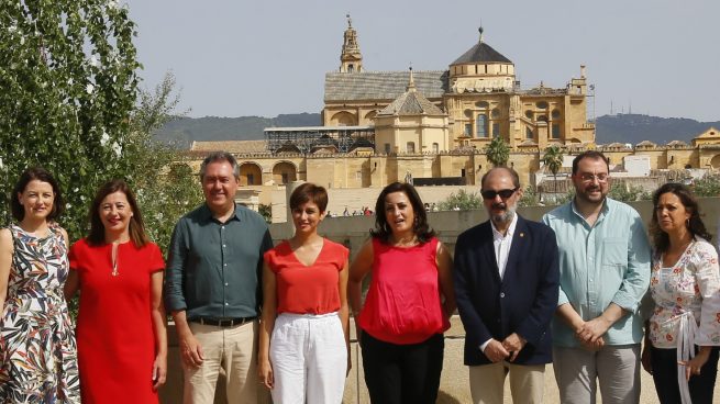 Los barones, junto a Juan Espadas y las ministras Rodríguez y Robles en Córdoba.