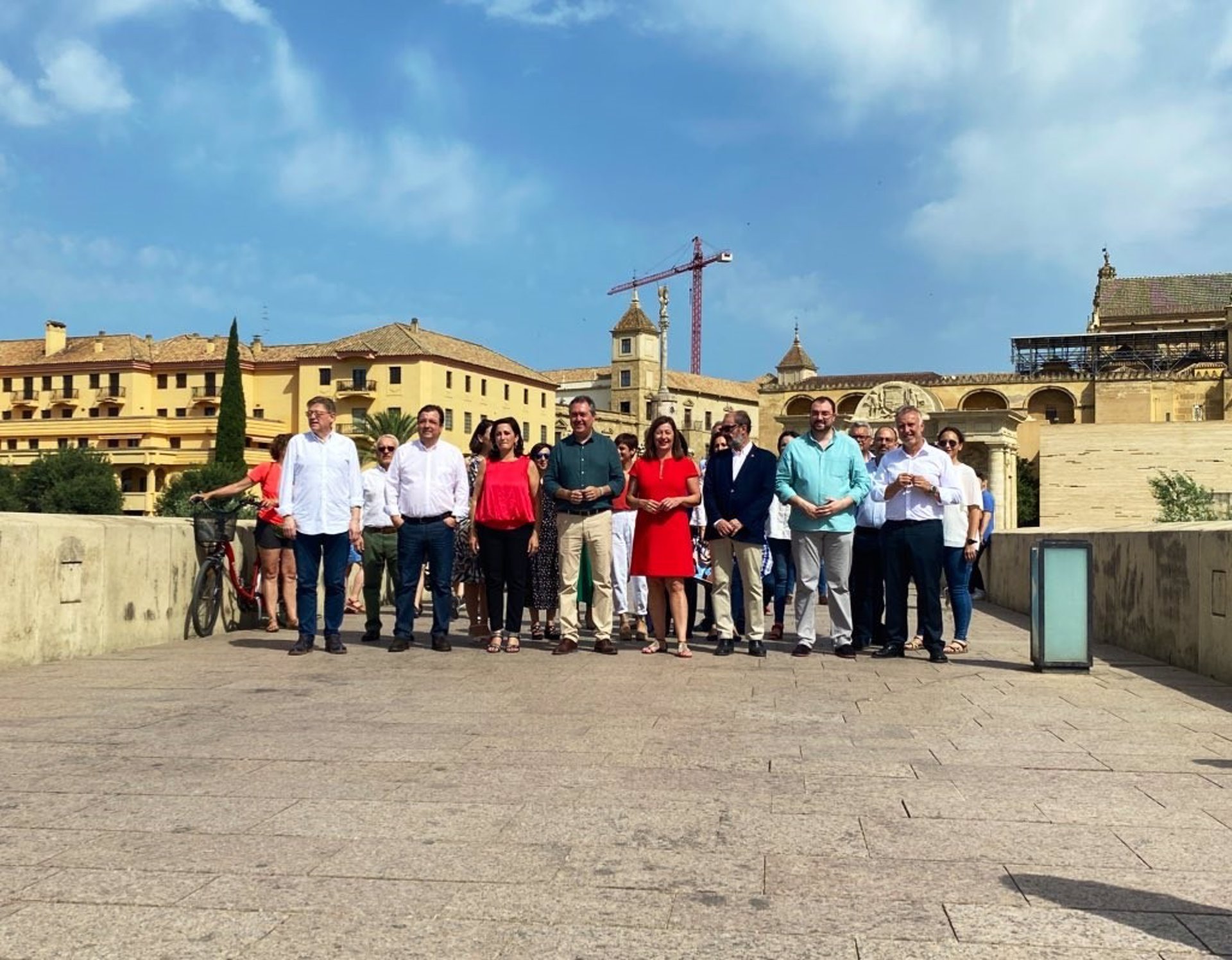 Francina Armengol junto a Juan Espadas este domingo en un acto electoral celebrado en Córdoba.