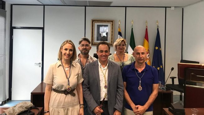 Antonio Suárez (PSOE), alcalde de Valencina, con su equipo de Gobierno.