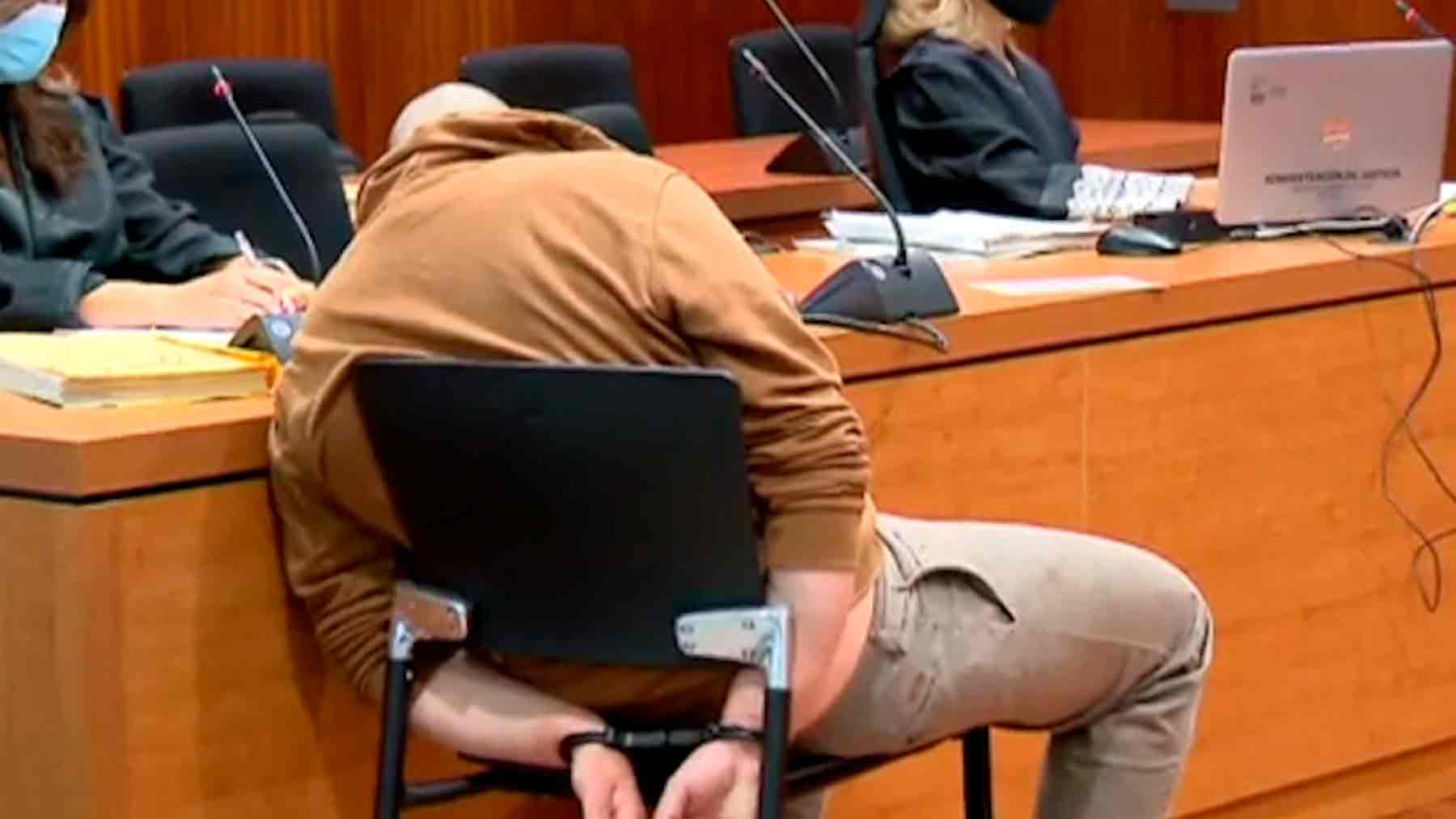 El acusado se duerme en pleno juicio
