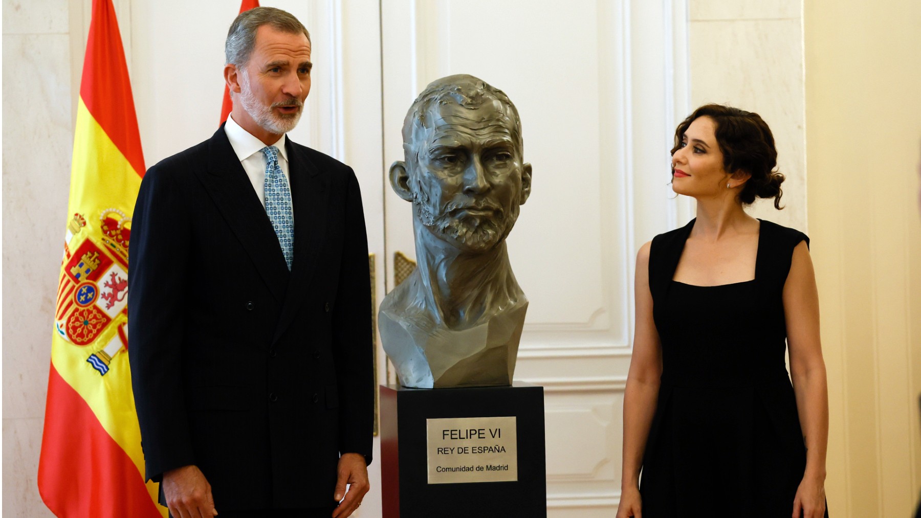 El rey Felipe VI e Isabel Díaz Ayuso. (Foto: Efe)