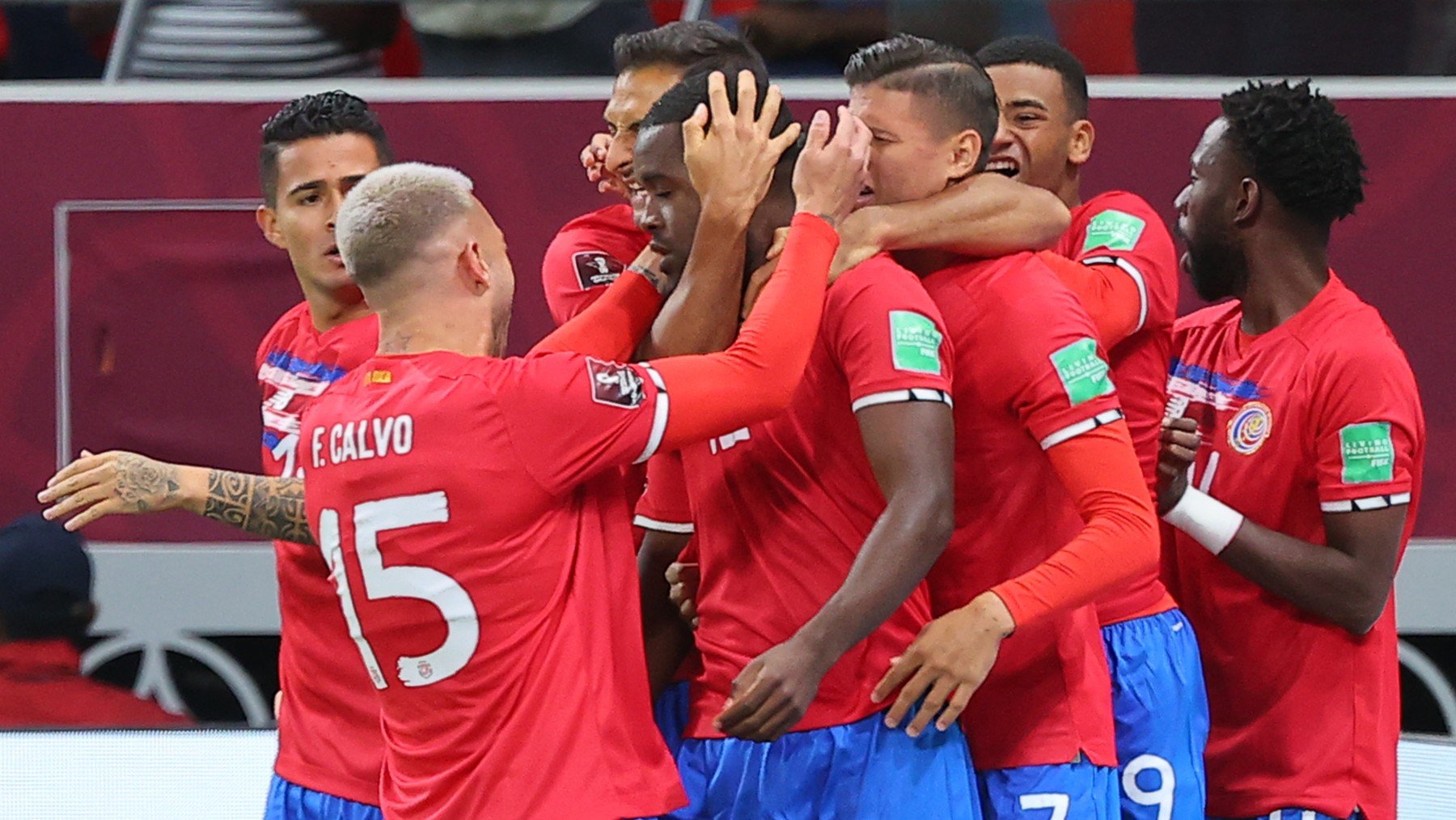 Los jugadores de Costa Rica celebran el gol de Campbell ante Nueva Zelanda. (AFP)