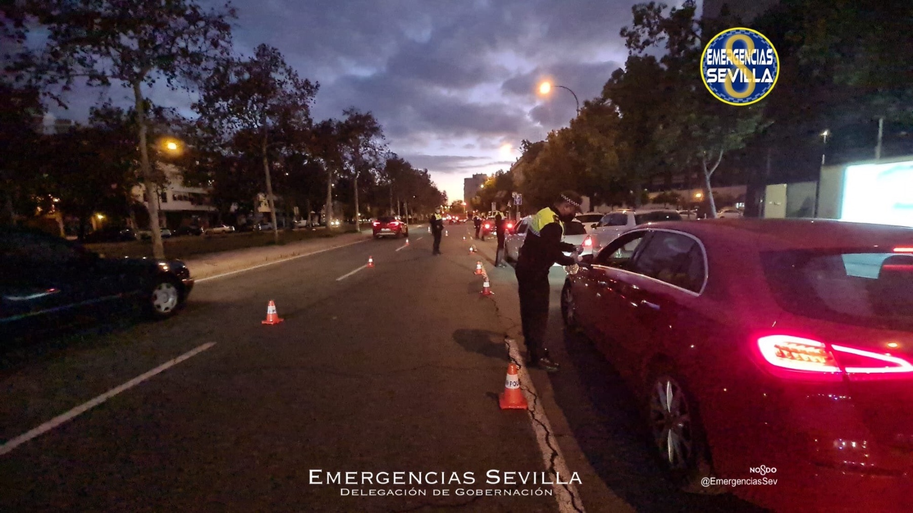 Control de la Policía Local de Sevilla (EMERGENCIAS SEVILLA).