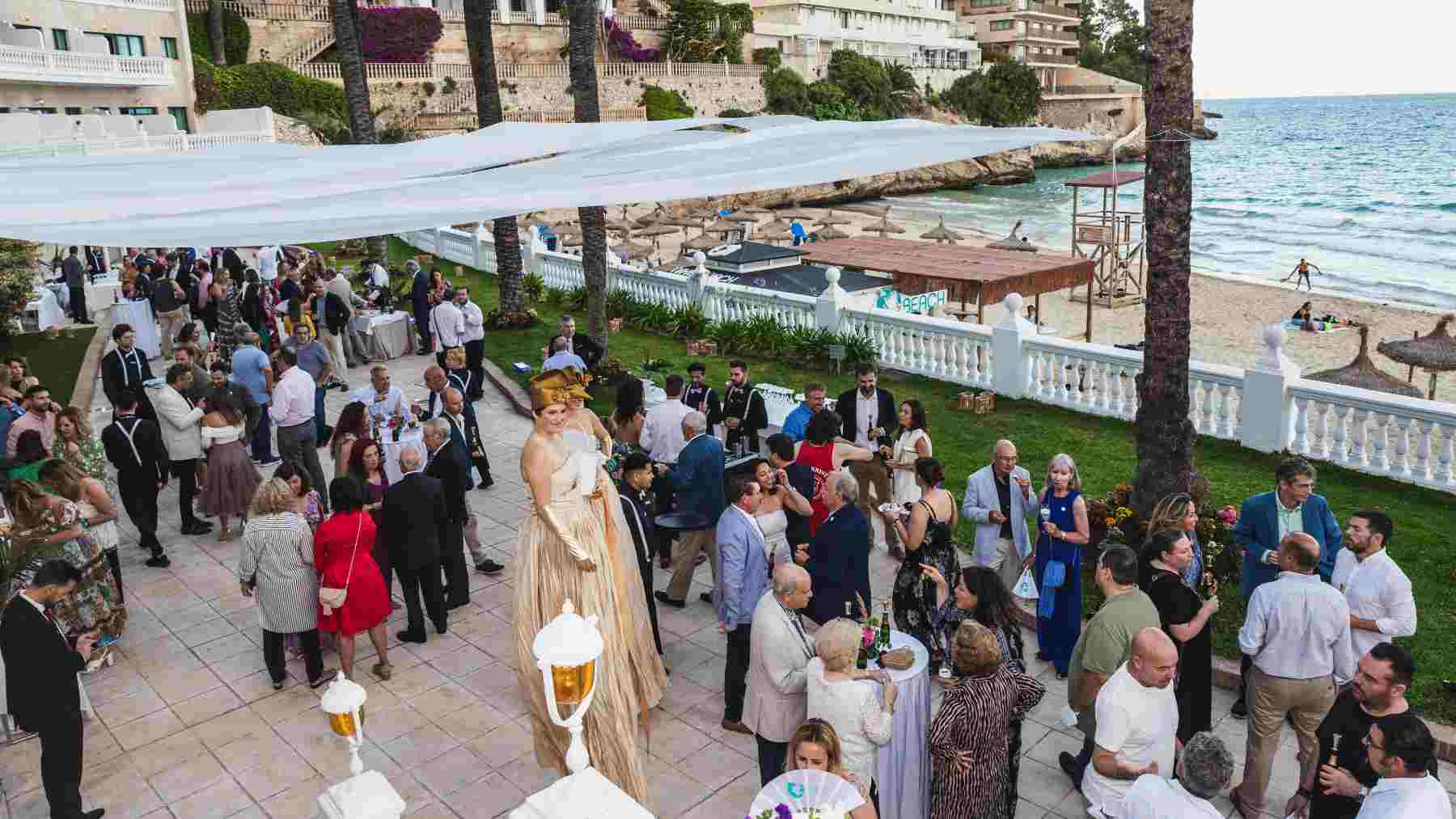 Cóctel en la terraza del hotel para celebrar su 25 aniversario.