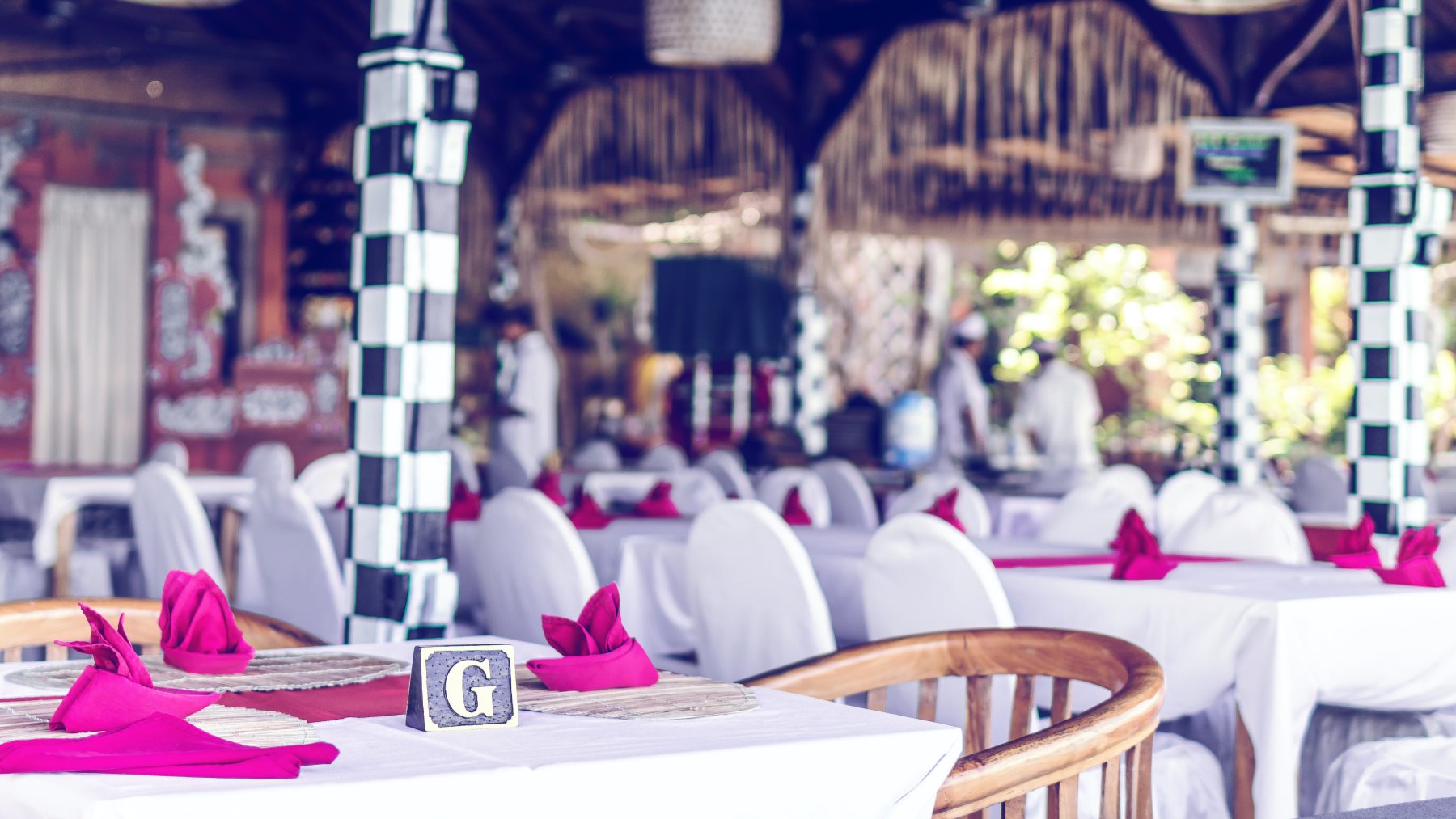 La marca de vestidos de invitada de la que todo el mundo habla